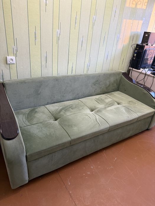 Продам диван в отличном состоянии.
