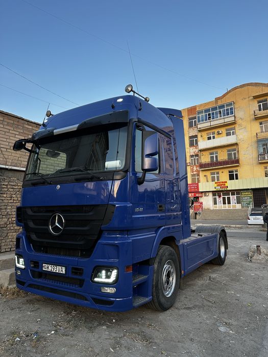 Тягач Актрос 2011 год в хорошом состаяние