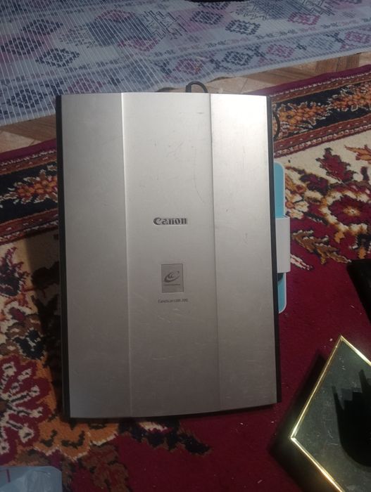 Scaner  Canon lide 200