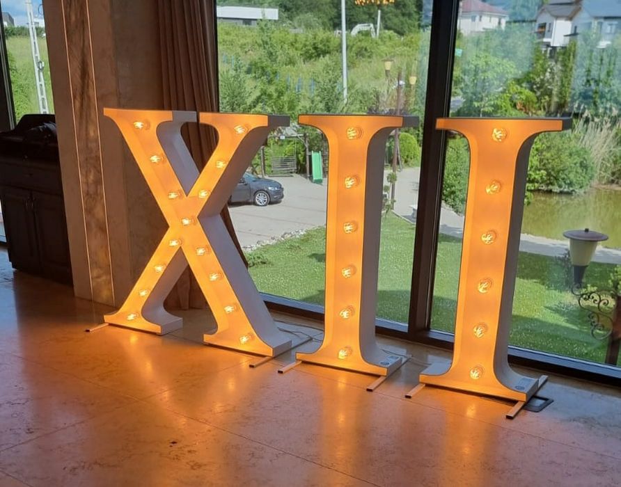 Inchiriez litere volumetrice luminoase pentru evenimente