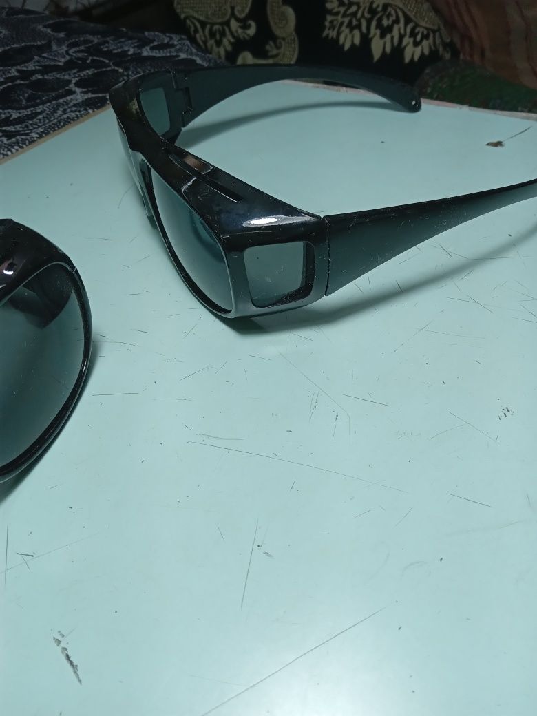 Очки антифарные  и очки Лупа  удобны для прочтения  мелких букв