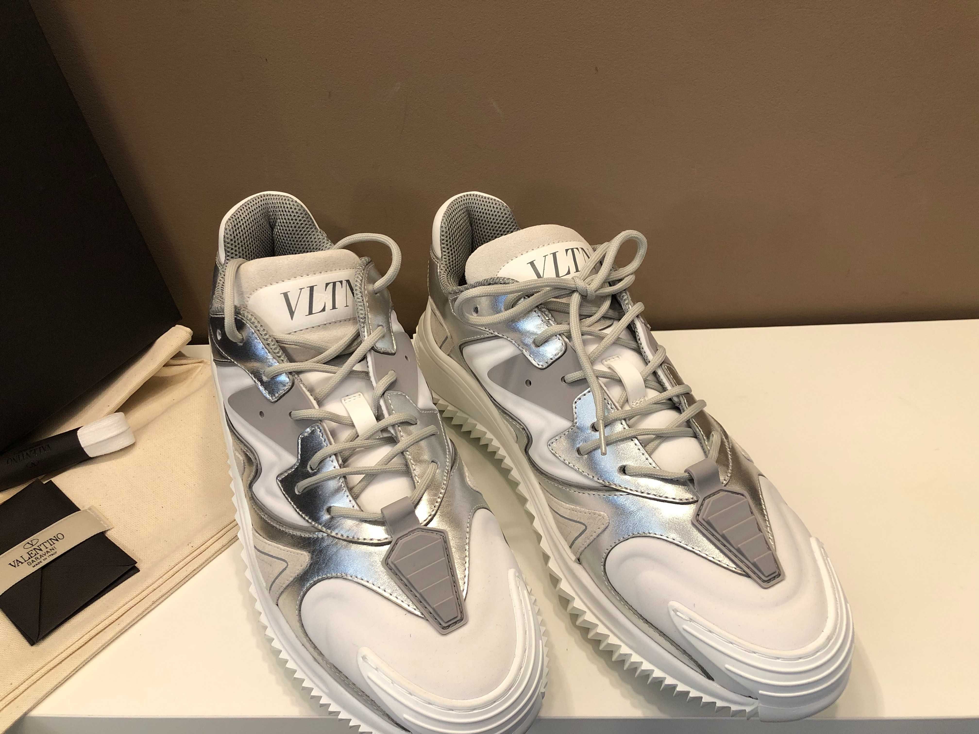 Valentino sneakers 43 originali, full box, retail 690 euro