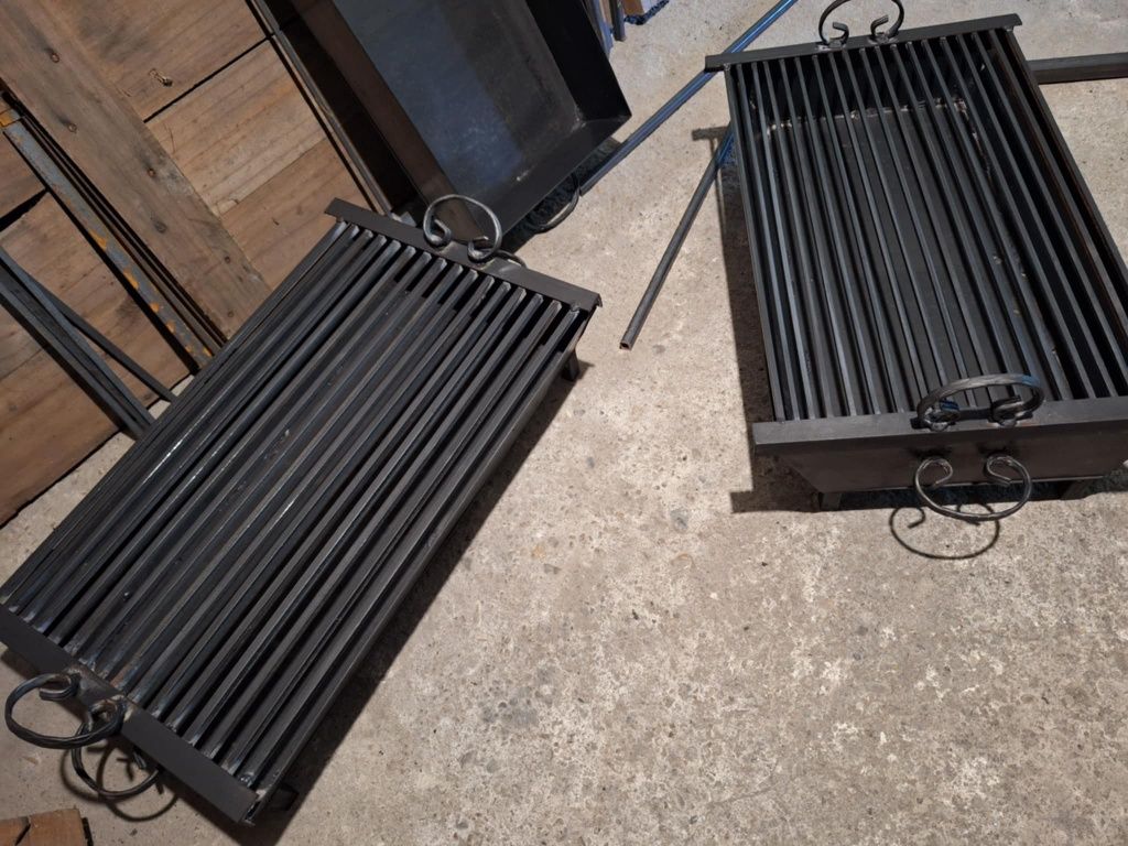 Скари на дървени въглища BBQ