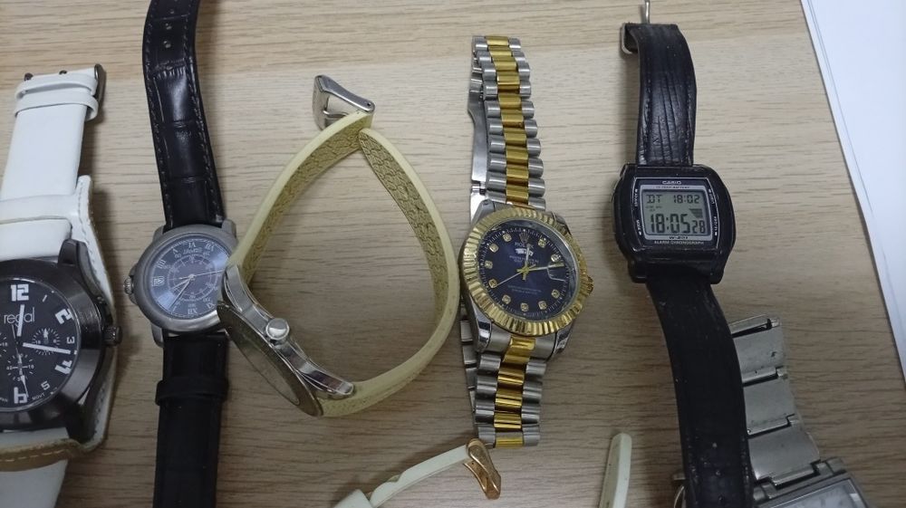 Vând ceasuri  bărbătești și dama