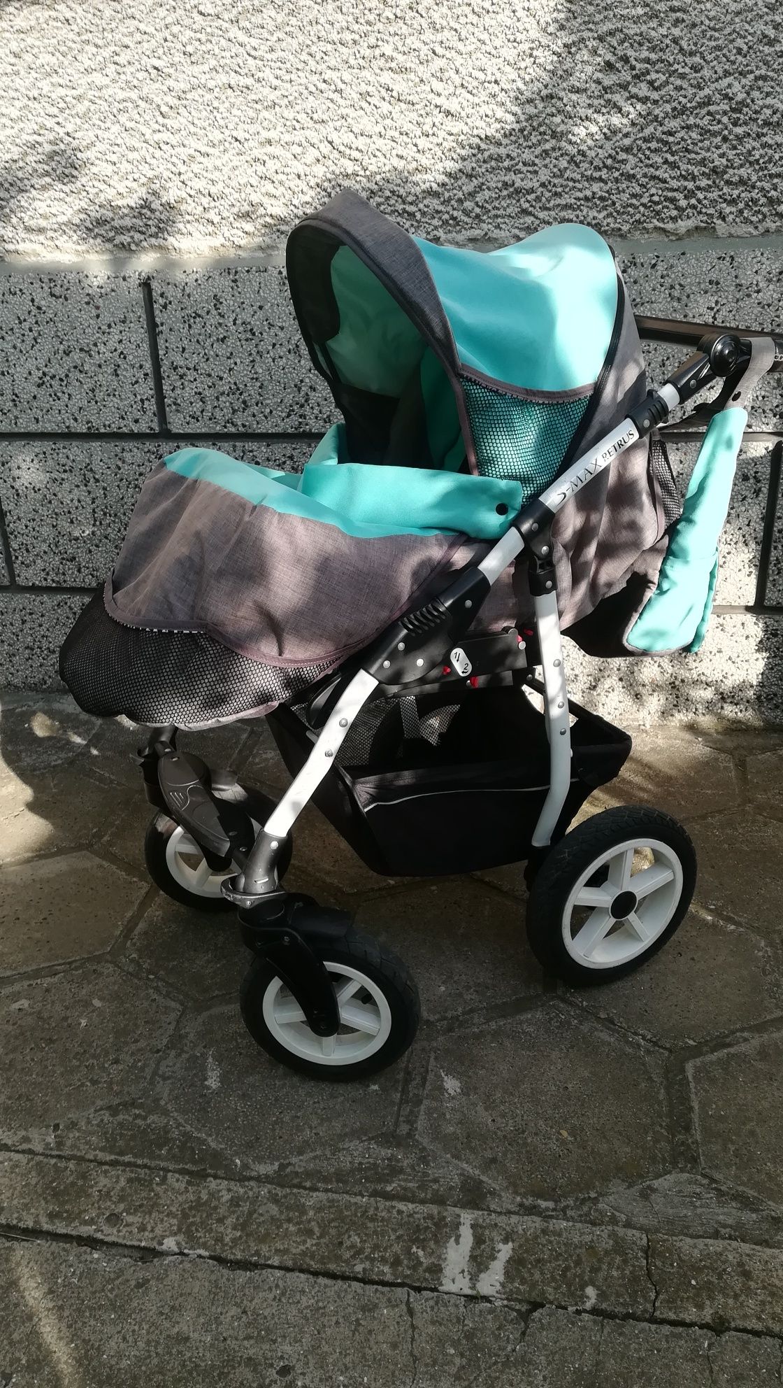 Подаръци + Полска детска количка S-MAX RETRUS