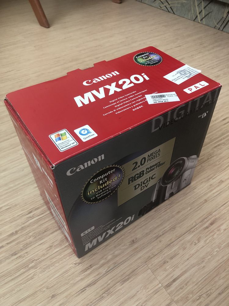 Видеокамера Canon MVX20i с чанта