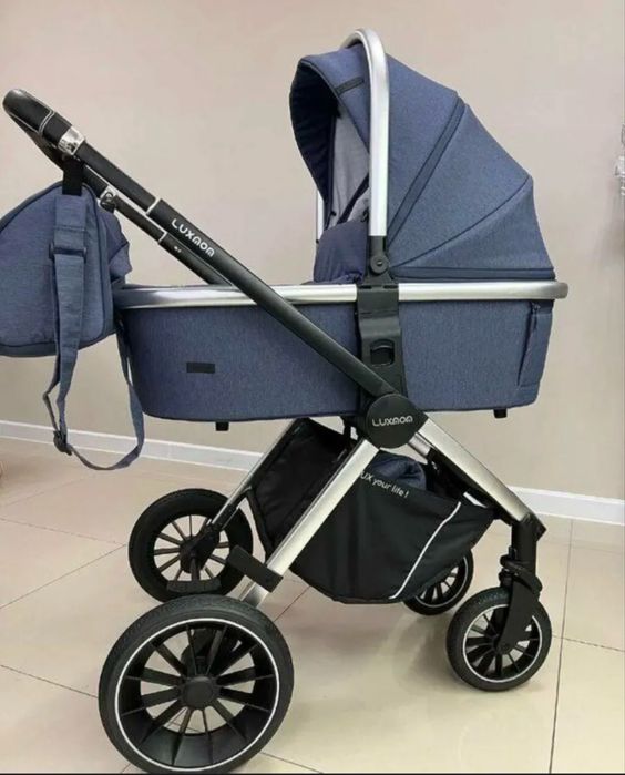 Коляска 2 в 1 продам в идеальном состоянии почти новая