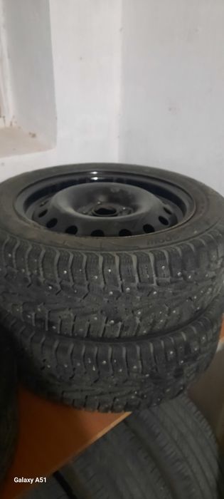 Зимние колеса в комплекте.  Липучка + шипы