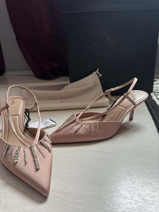 Нови обувки на ток Zara