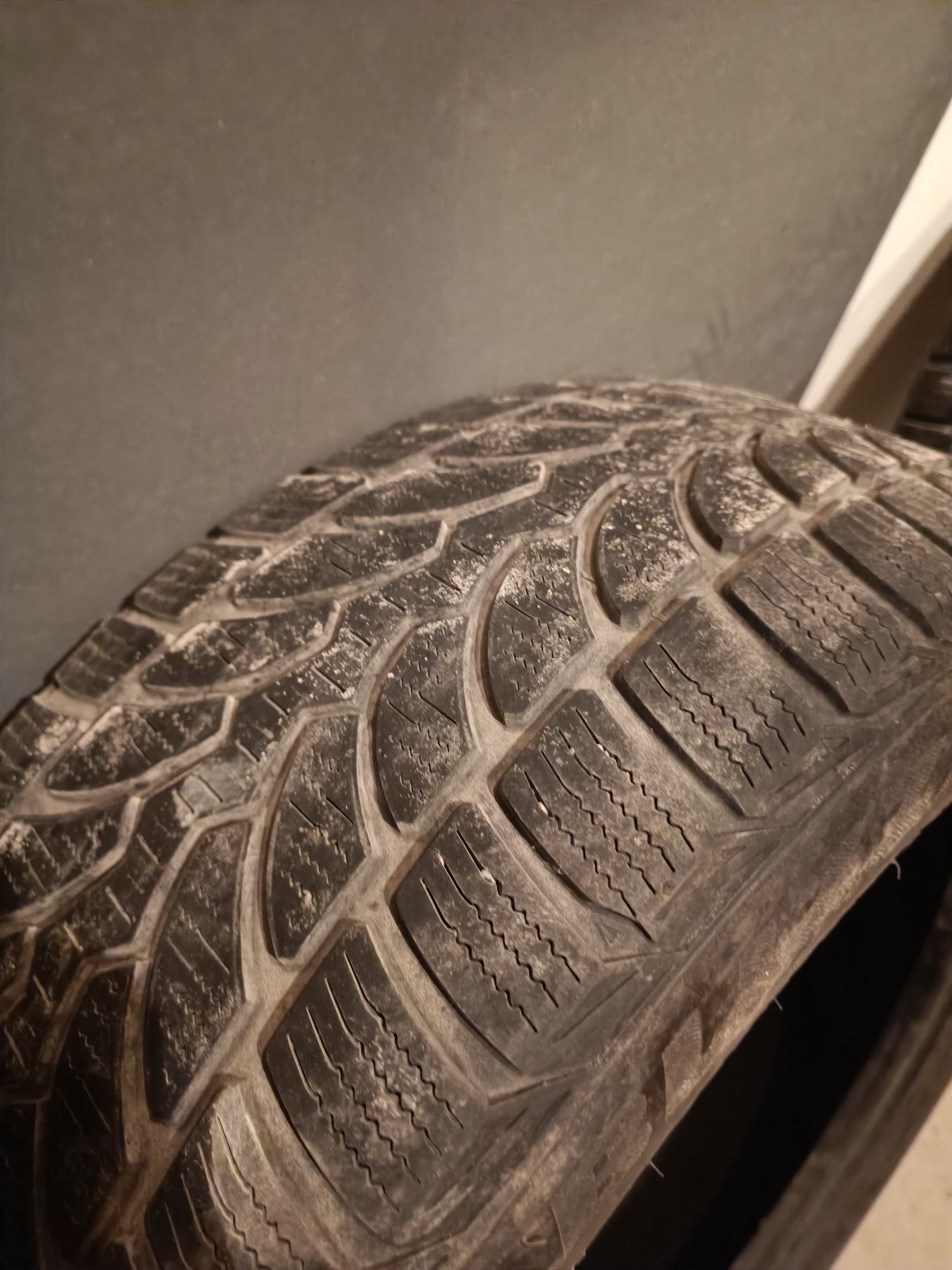 Гуми Bridgestone 225 50 17 цена за комплекта