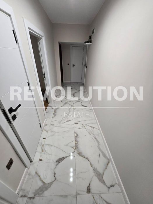 Тристаен апартамент в района на Цветен квартал!