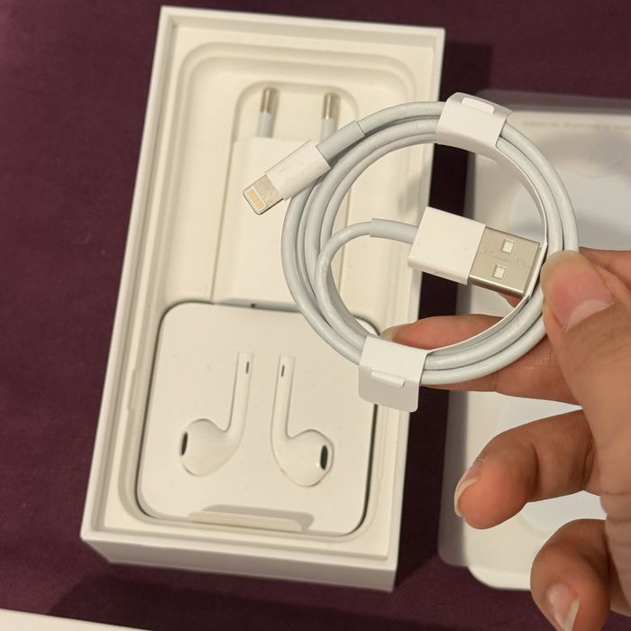 iPhone 11 alb 256gb cu accesorii + cutie nefolosita