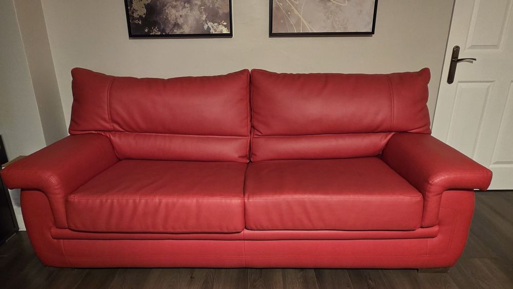 Set living: canapea, fotoliu, măsuță cafea, masa cu 4 scaune