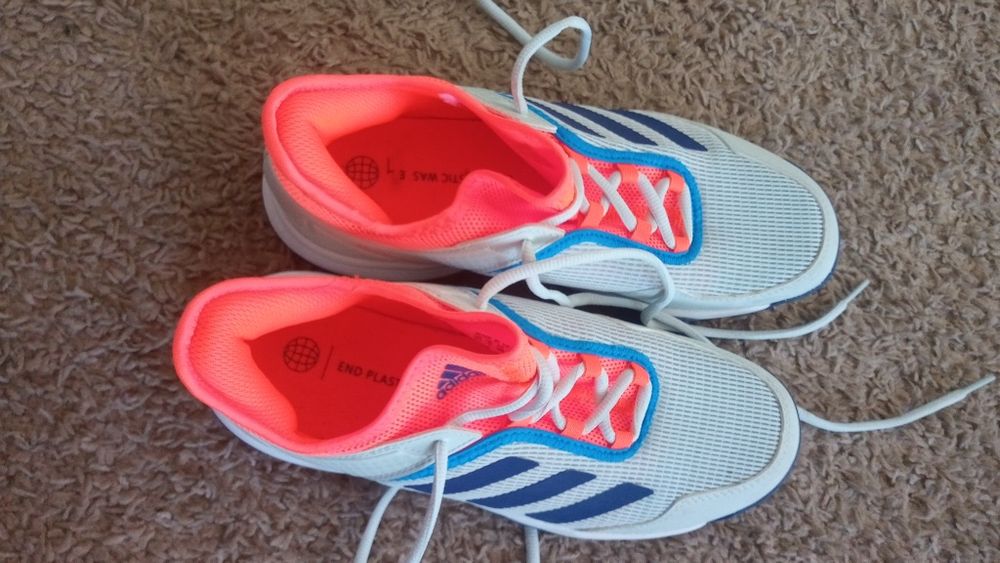 Маратонки Adidas номер 38