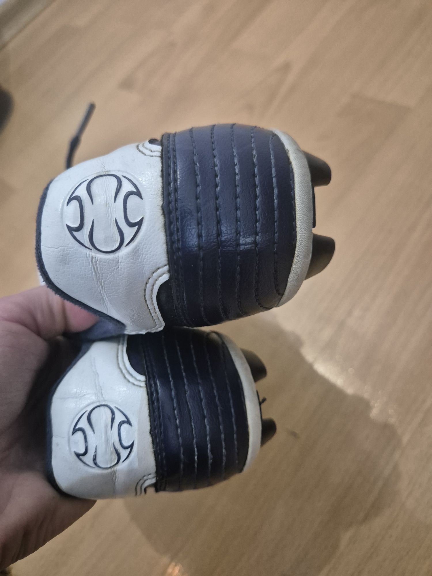 Детски футболни обувки adidas 36 номер