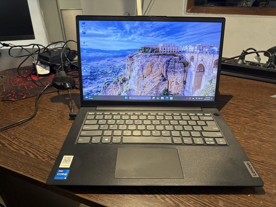 Laptop Lenovo i5 11 gen 8 gb 512 ssd
