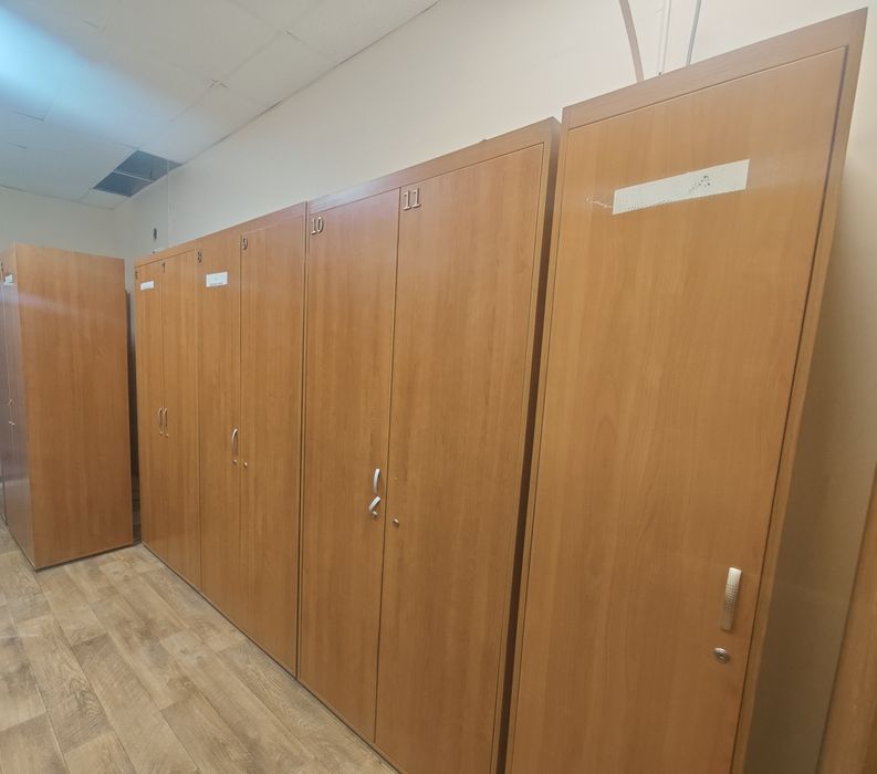 Шкафы для одежды б/у