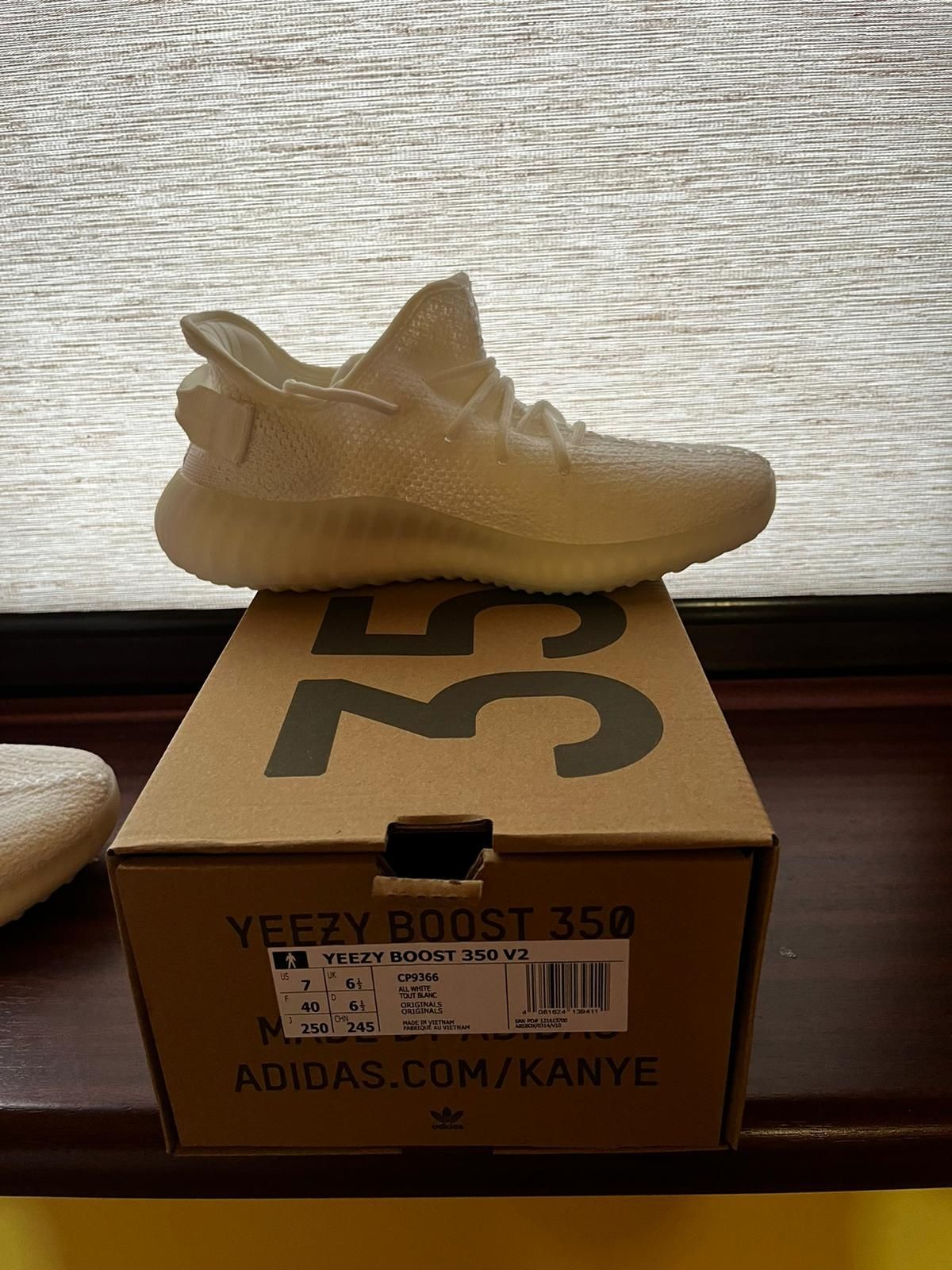 Adidas yeezy boost 350 v2,,,