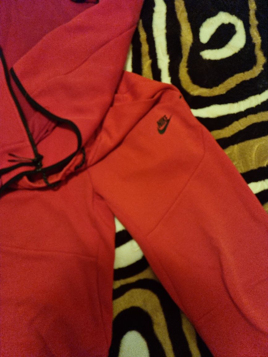 Nike tech rosu plus triocu