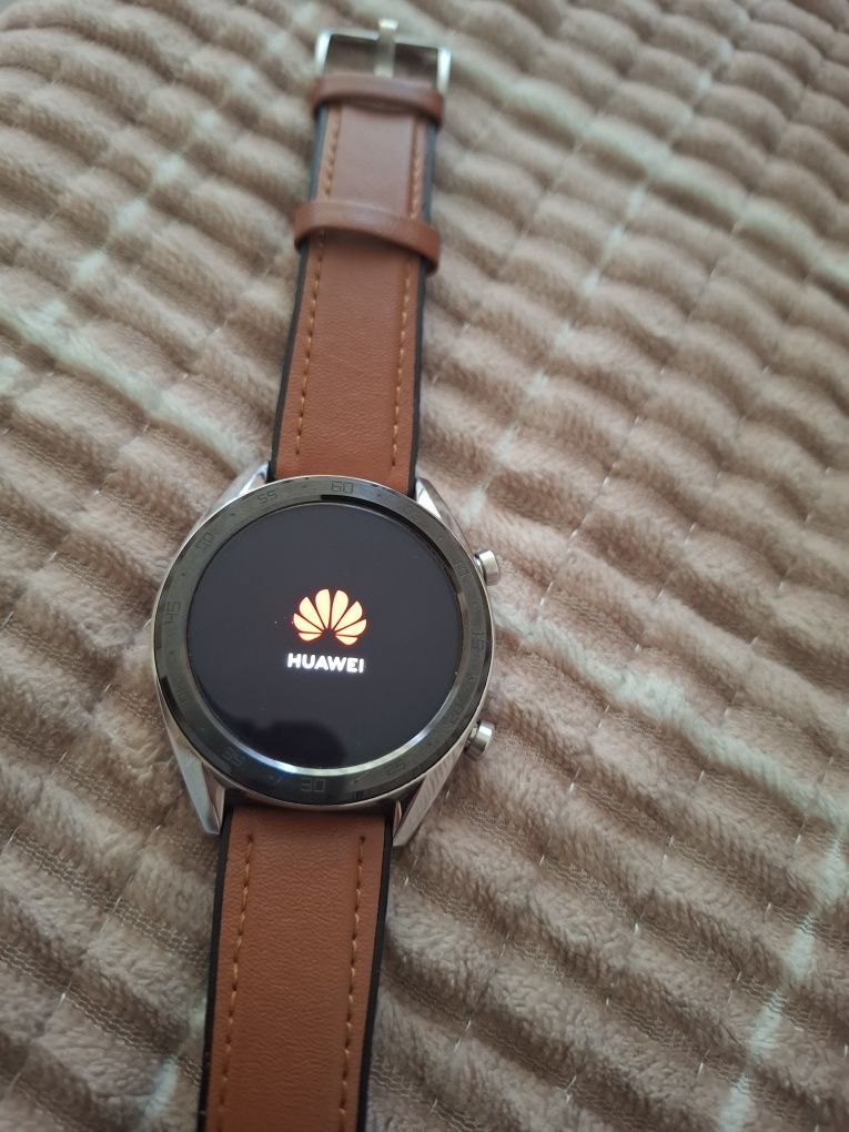 Продам смарт часы huawei