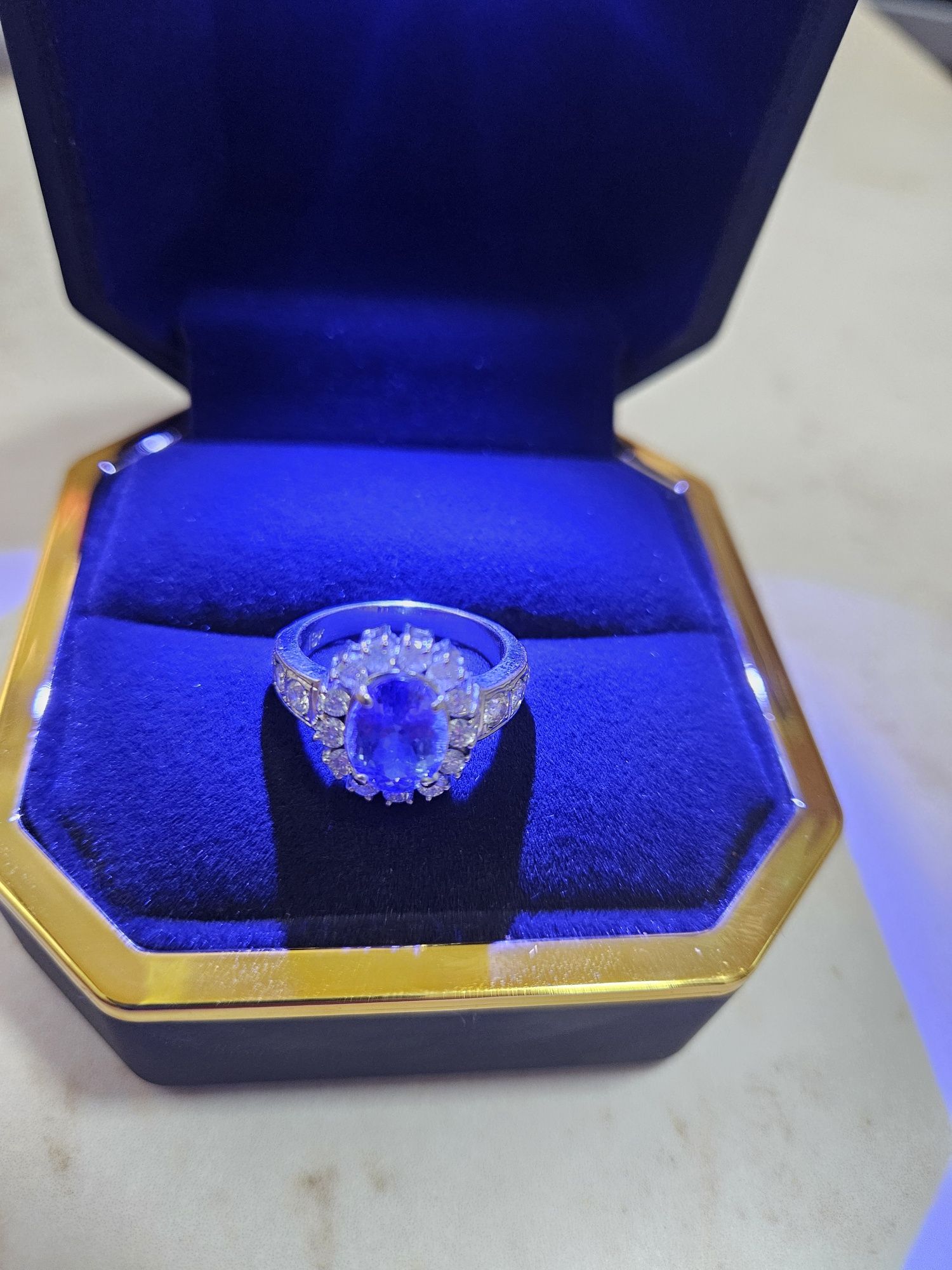 Inel aur alb 18 k cu tanzanit natural și diamante naturale