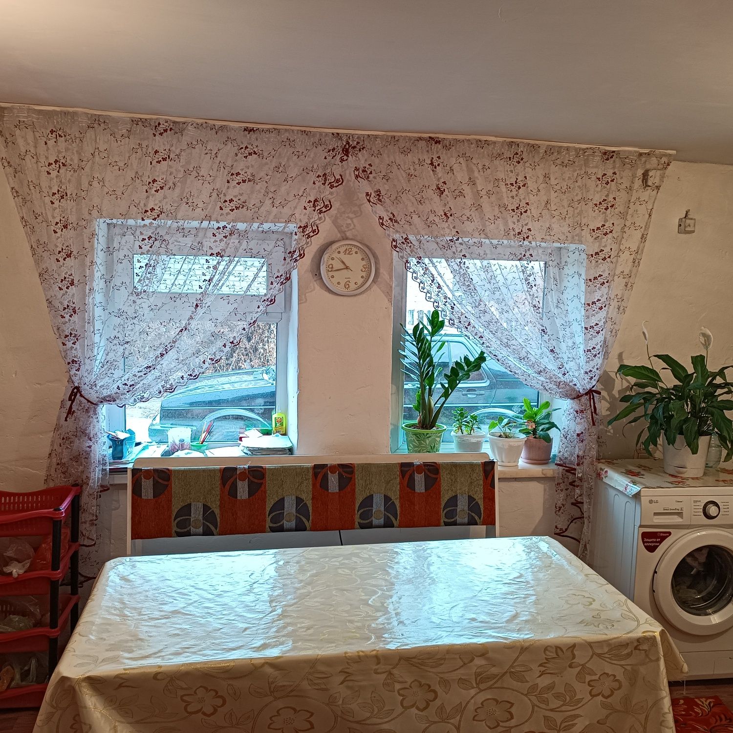 Продам стол со стульями в хорошем состояний