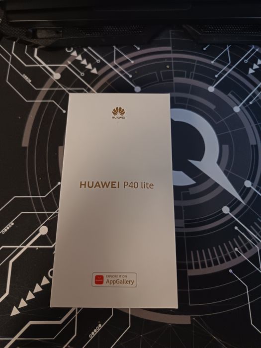 Vând Huawei P40 Lite, în stare foarte bună cu 128 GB spațiu de stocare