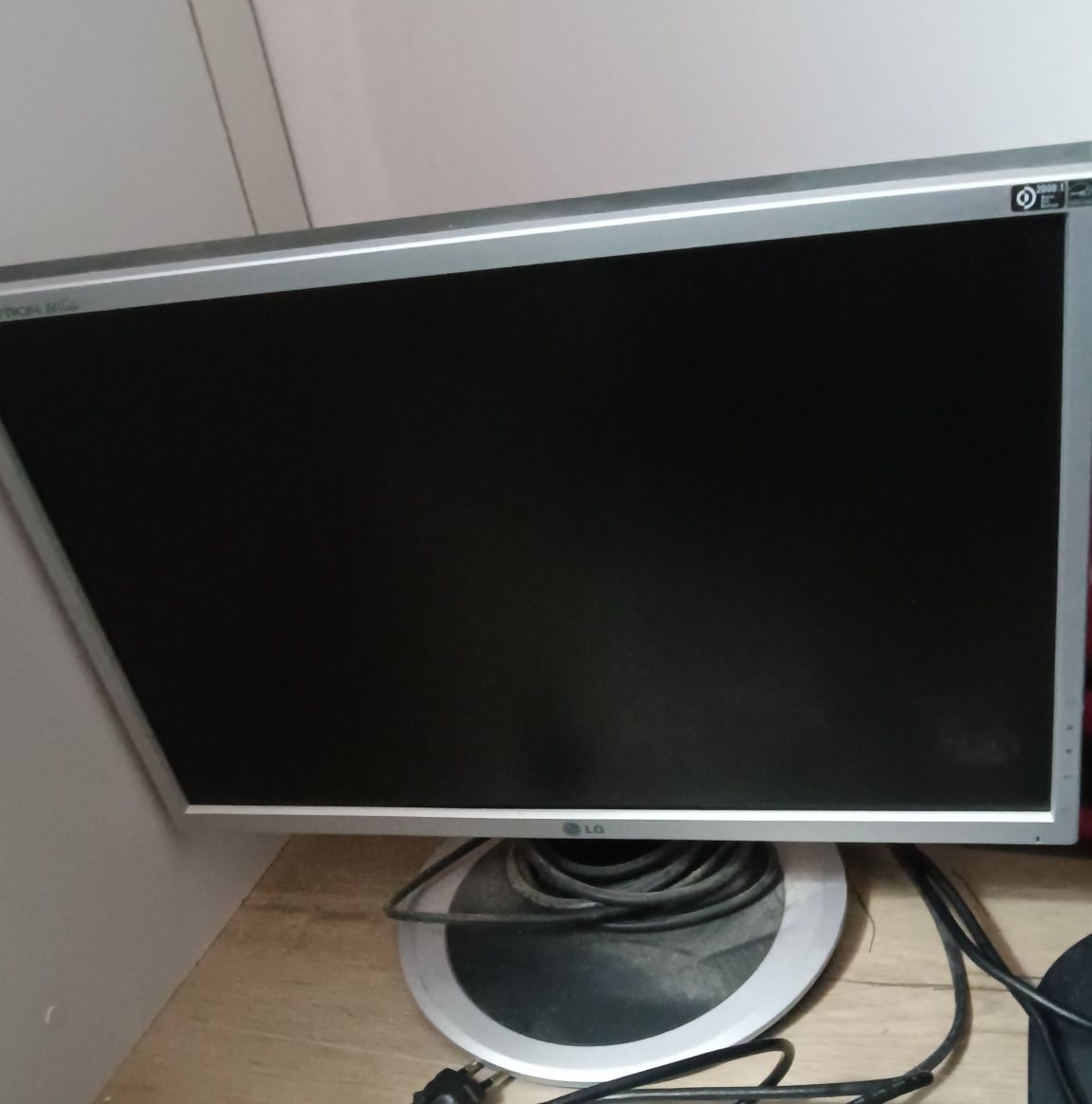 3 бр. Монитори за компютър LG, ASER, HP