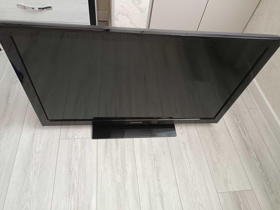 Продае́тся телевизор SAMSUNG 43 диагональ.