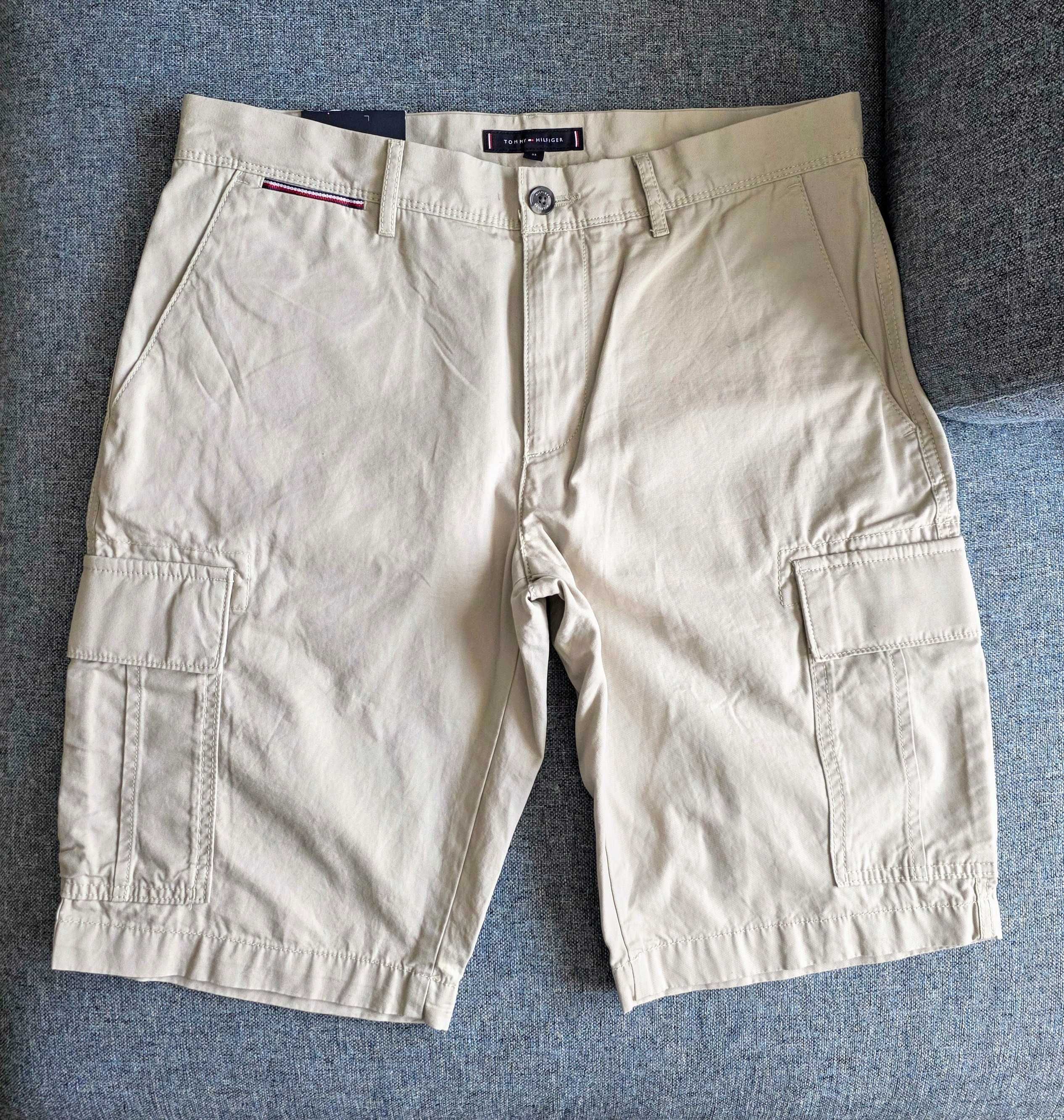 Pantaloni scurti TOMMY HILFIGER originali. Cargo short