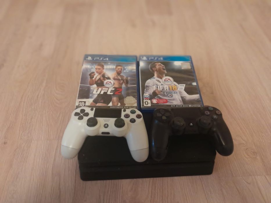 Продам PS4 срочна