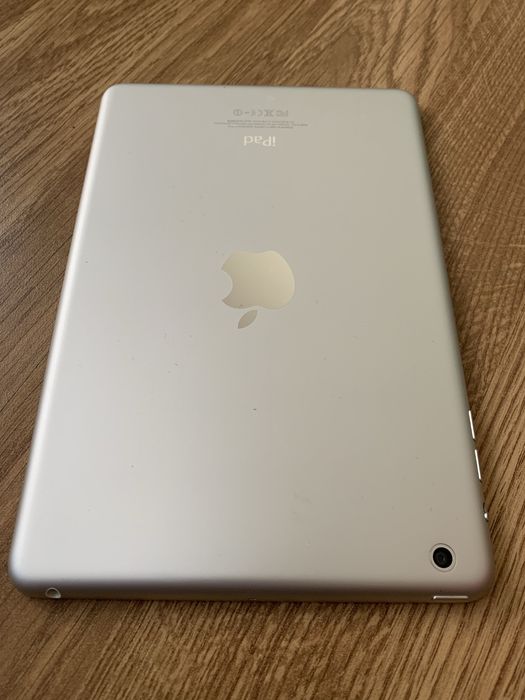 Doua Tablete Apple Mini iPad model A1455-A1432 pentru piese .
