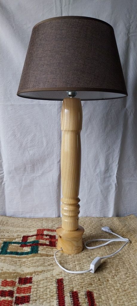 Lampa, veioza lemn masiv frasin, finisata shellac,handmade