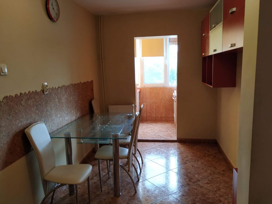 Închiriez apartament cu 2 camere,   zona Sovata