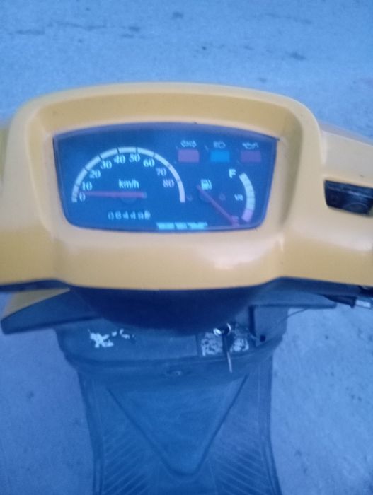 Vând scuter 2 timpi merge foarte bine