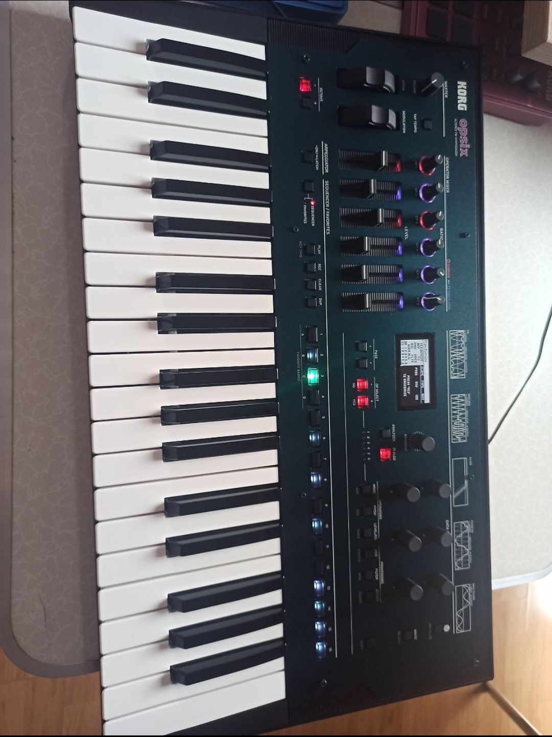 Korg opsix Fm sintetizator