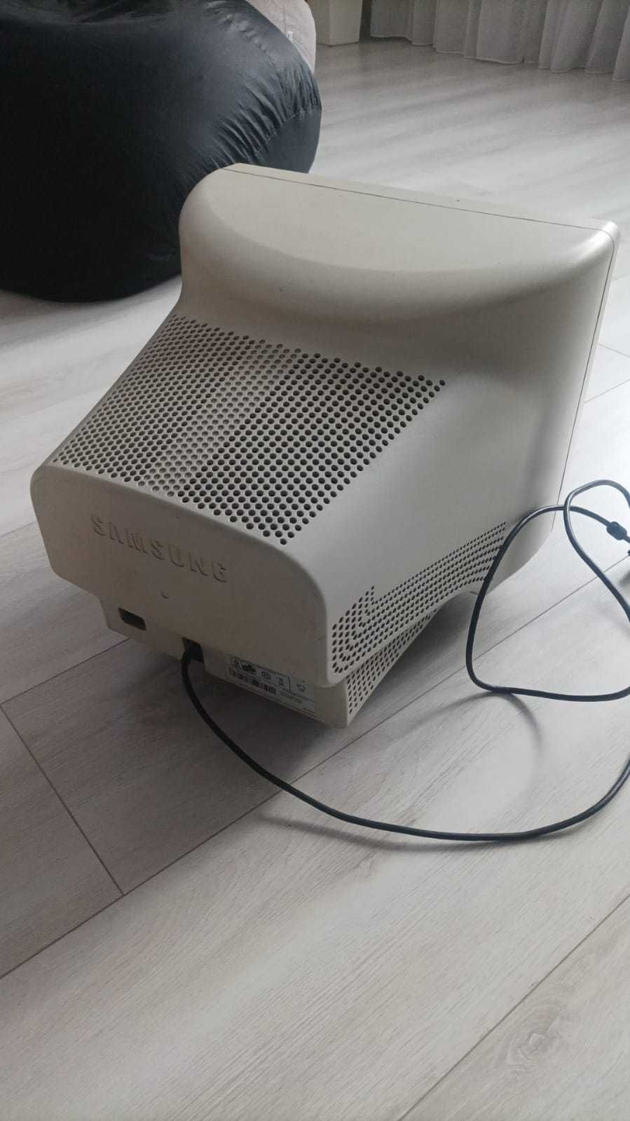 Монитор Samsung SuncMaster 793DF