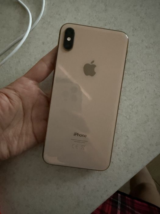 Продаю айфон XS MAX