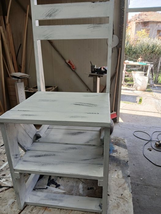 Помощник домакинството