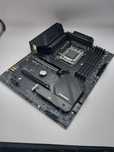 MSI MAG B650 Tomahawk WIFI + RYZEN 5 7600X 6-Core (5.3 GHz Turbo) AM5