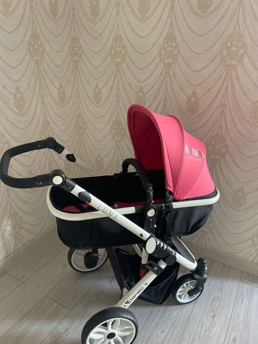 Коляска почти новая