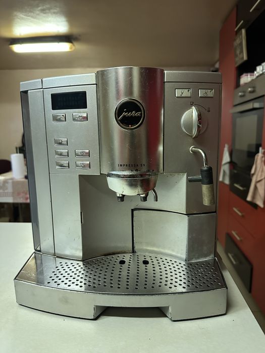 Vand aparat de cafea Jura Impressa s9