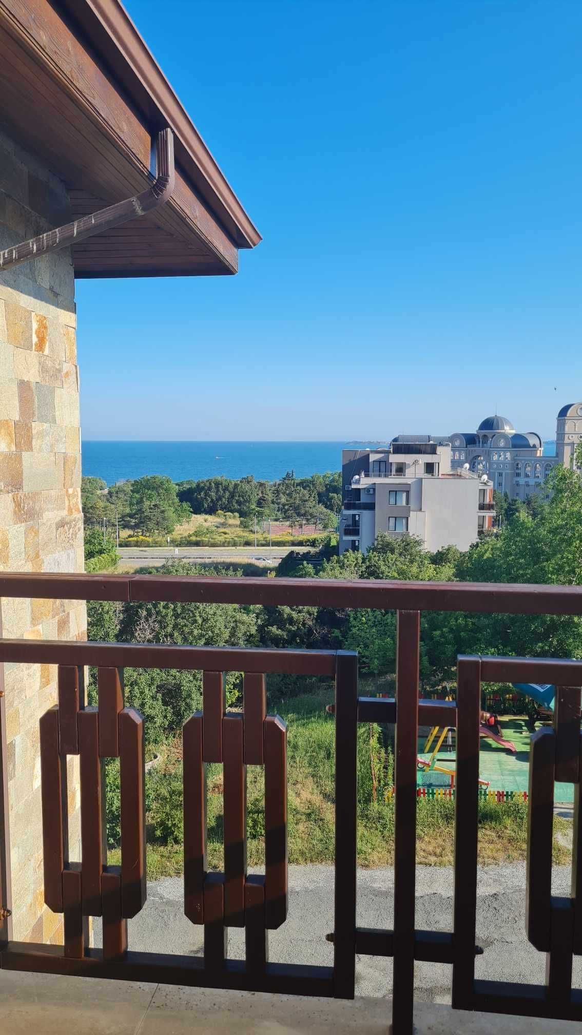 Луксозен тристаен апартамент с панорама море на Слънчев Бряг