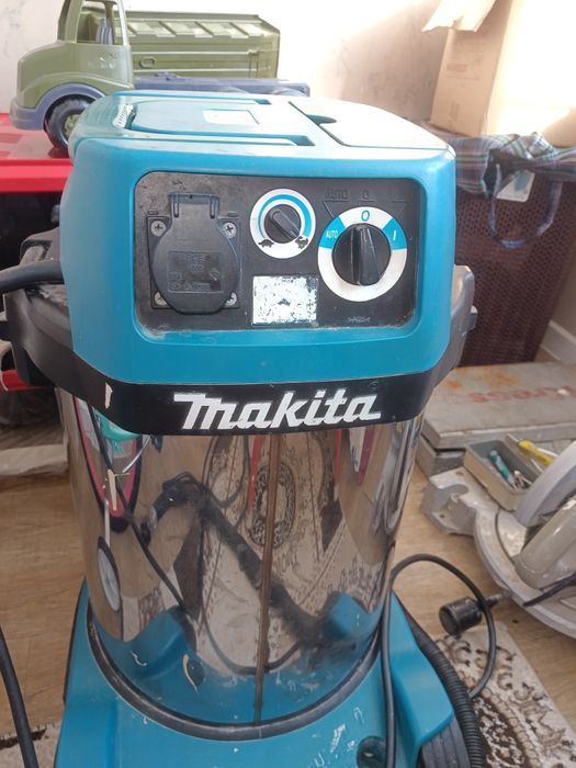 Продается пылесос Makita