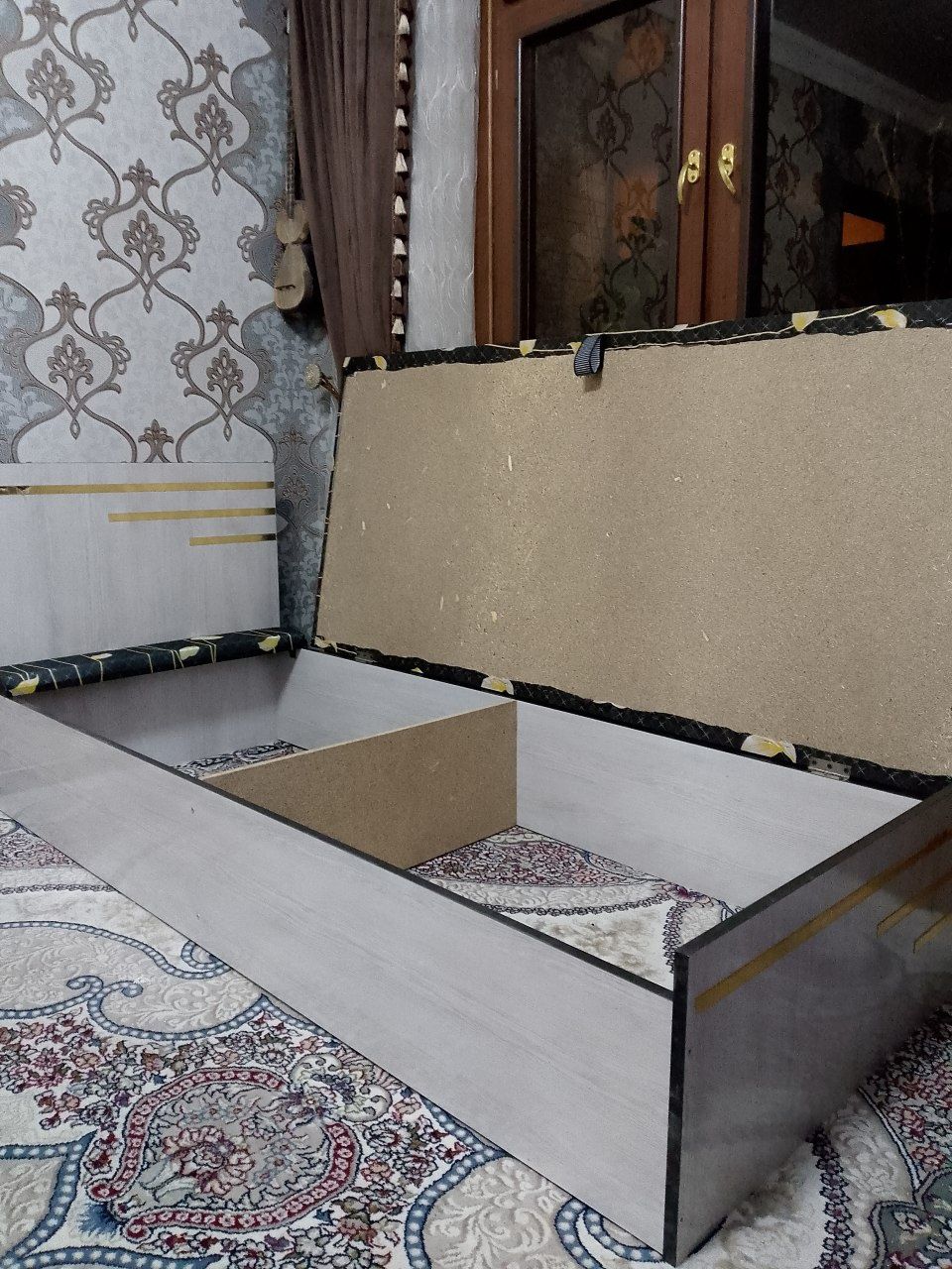 Bir kishilik krovat