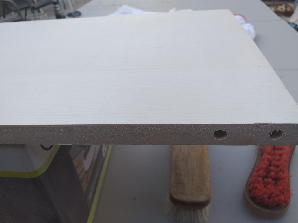 Vînd polite(rafturi)lemn brad vopsit alb,dimensiuni 285/895/18mm.