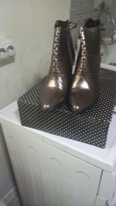 Продам осенние ботинки