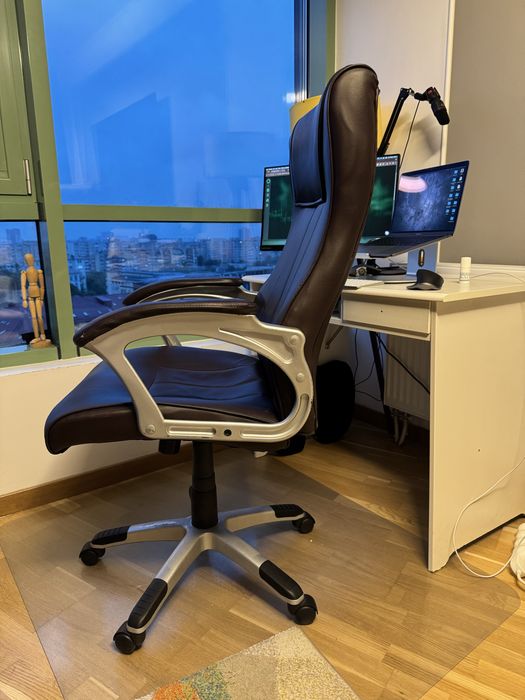 De Vanzare - Scaun Directorial