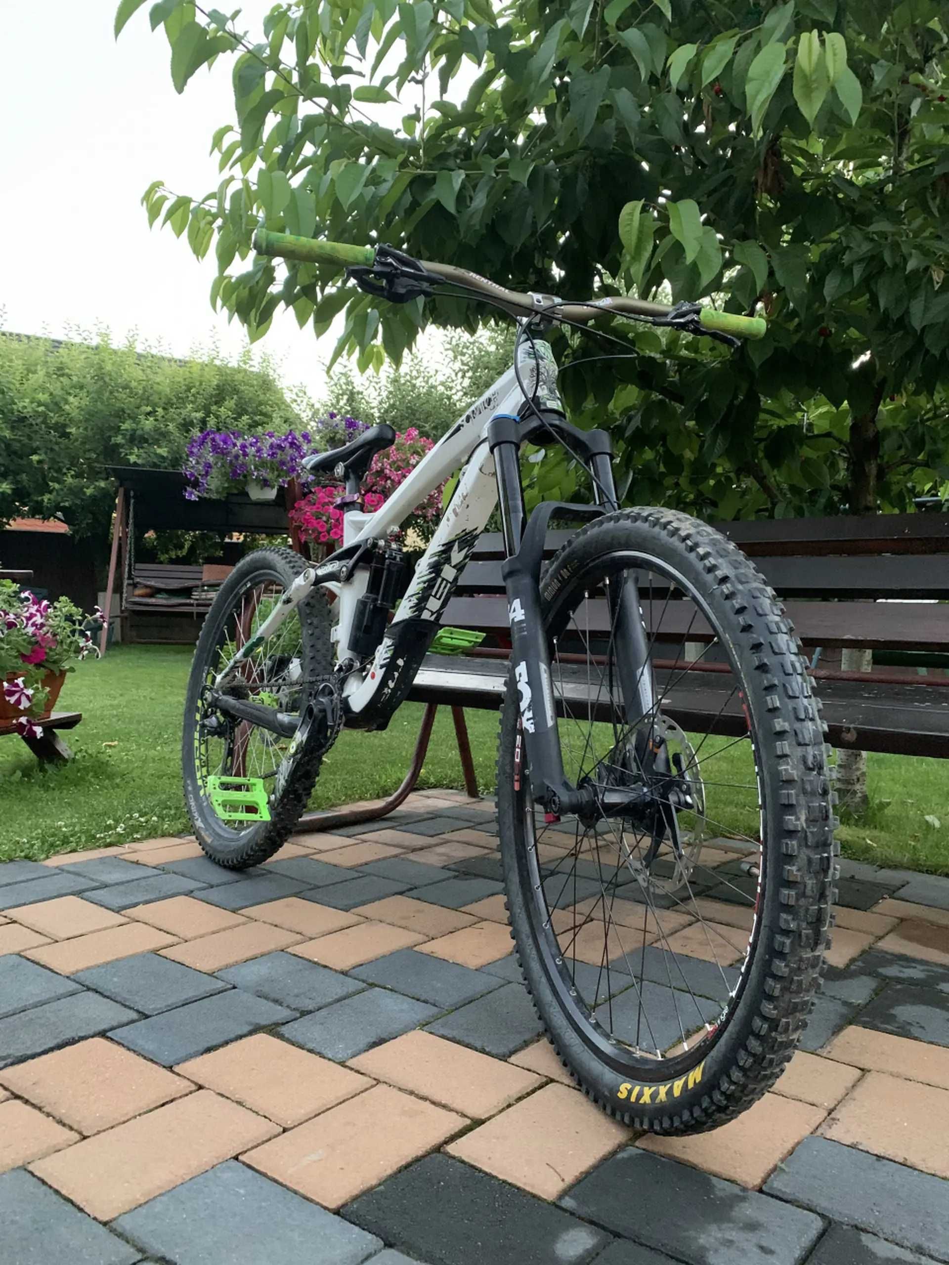 Bicicleta Enduro Trek Scratch 7