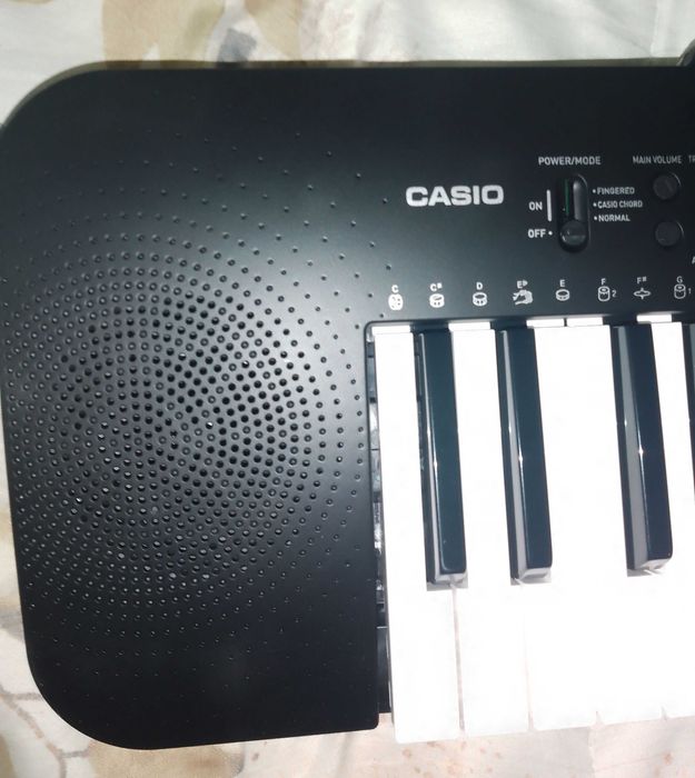 Синтезатор Casio CTK-240 + оригинален адаптор